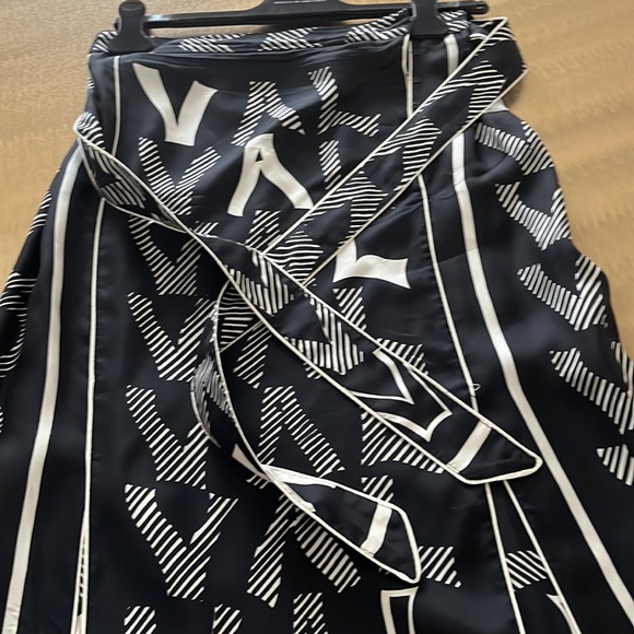 Valentino Black And White Silk Slit Midi Skirt - Picture 7 of 8